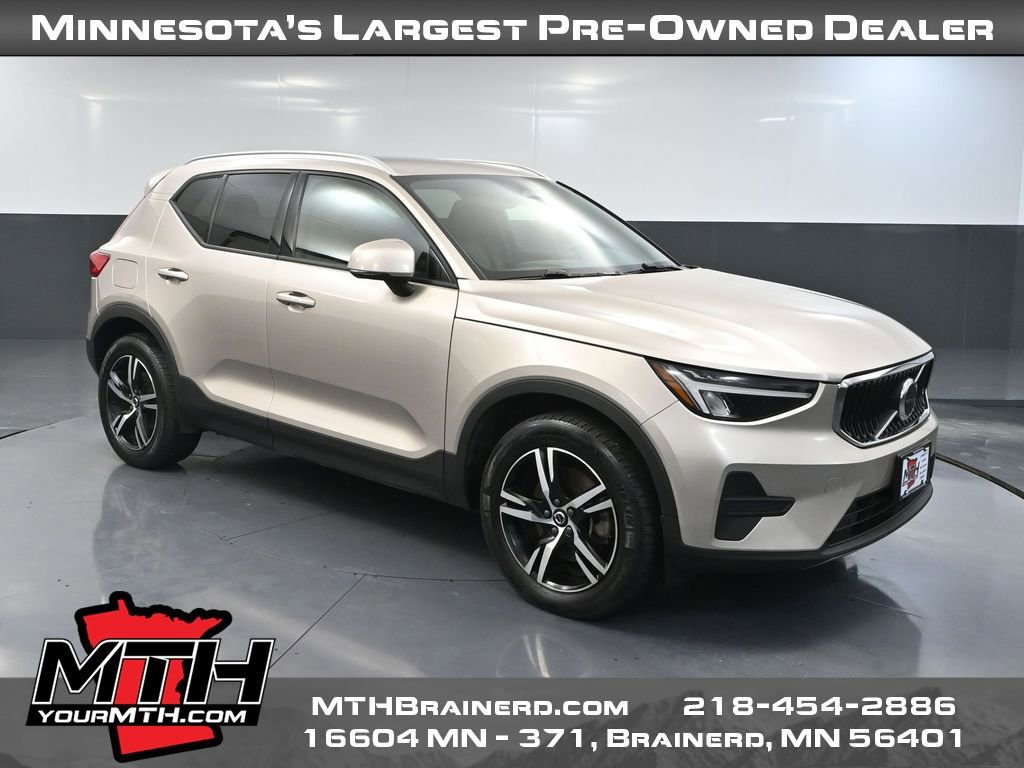 Used 2023 Volvo XC40 B5 Core image 1