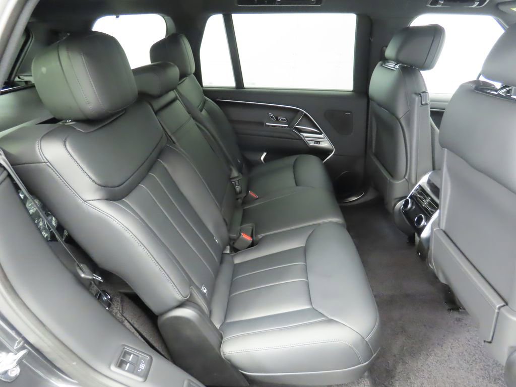 New 2025 Land Rover Range Rover Long Wheelbase SE image 24