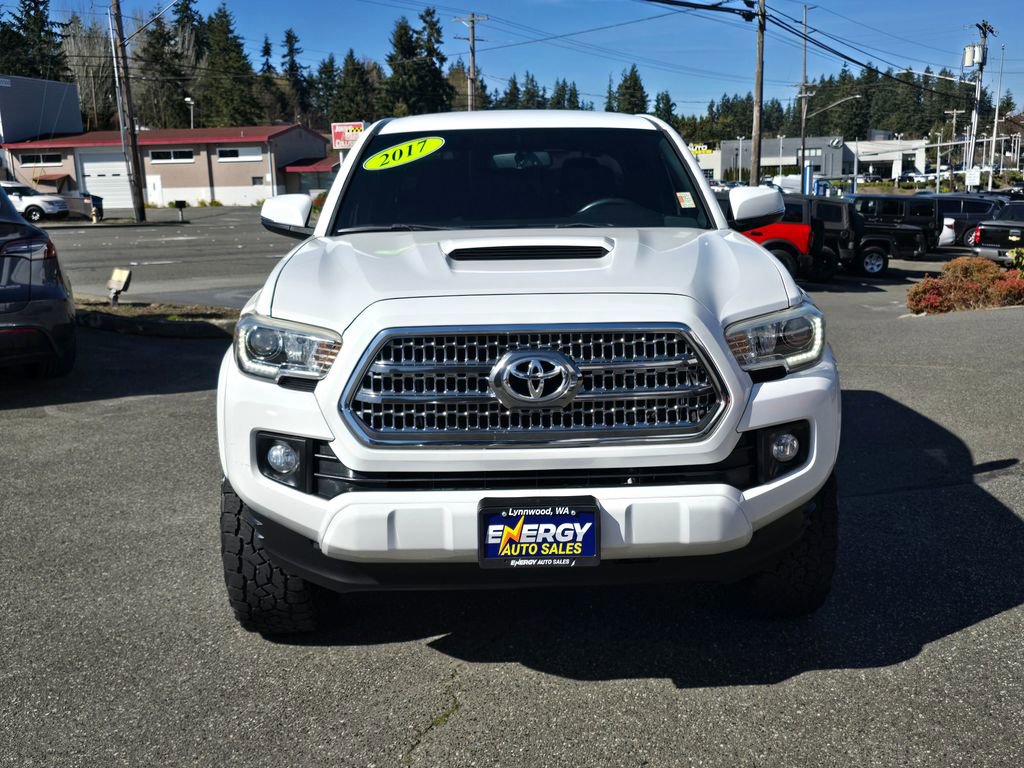 Used 2017 Toyota Tacoma TRD Sport w/ Tow Package (A/T) AWD/4WD image 3