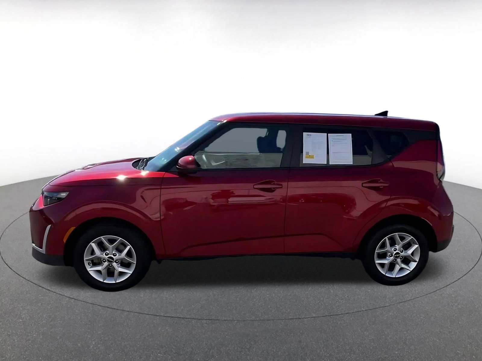 Used 2025 Kia Soul LX w/ LX Technology Package FWD image 8