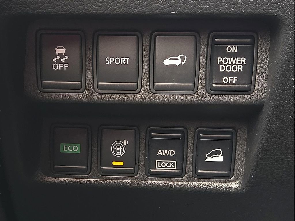 Used 2016 Nissan Rogue SV w/ SV Premium Package image 17