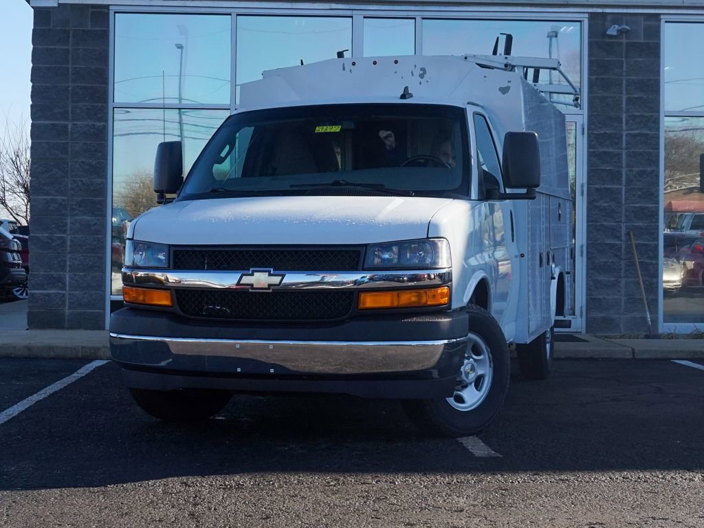 Used 2022 Chevrolet Express 3500 w/ Power Convenience Package image 6
