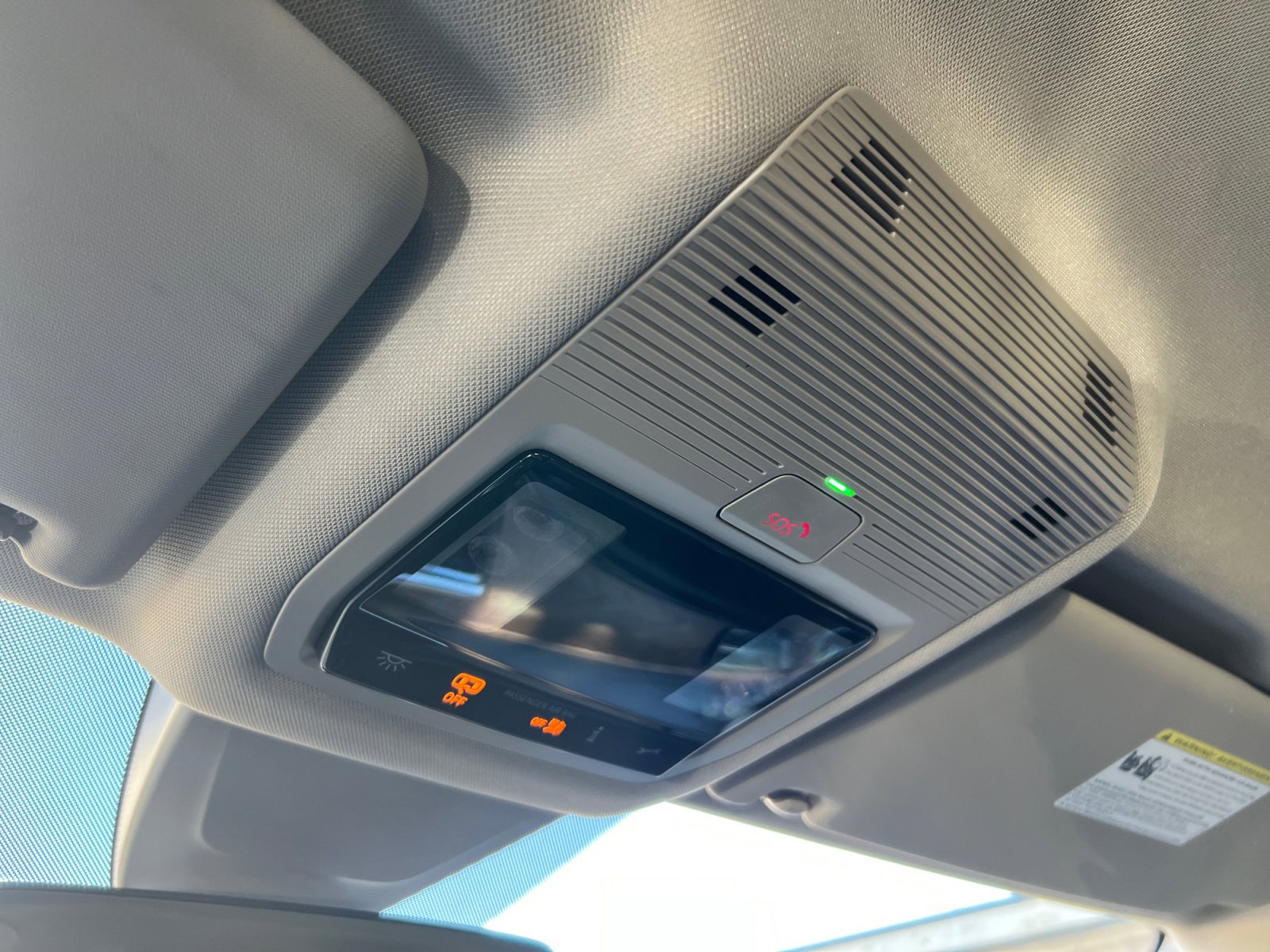 Used 2025 Volkswagen Atlas SE image 17