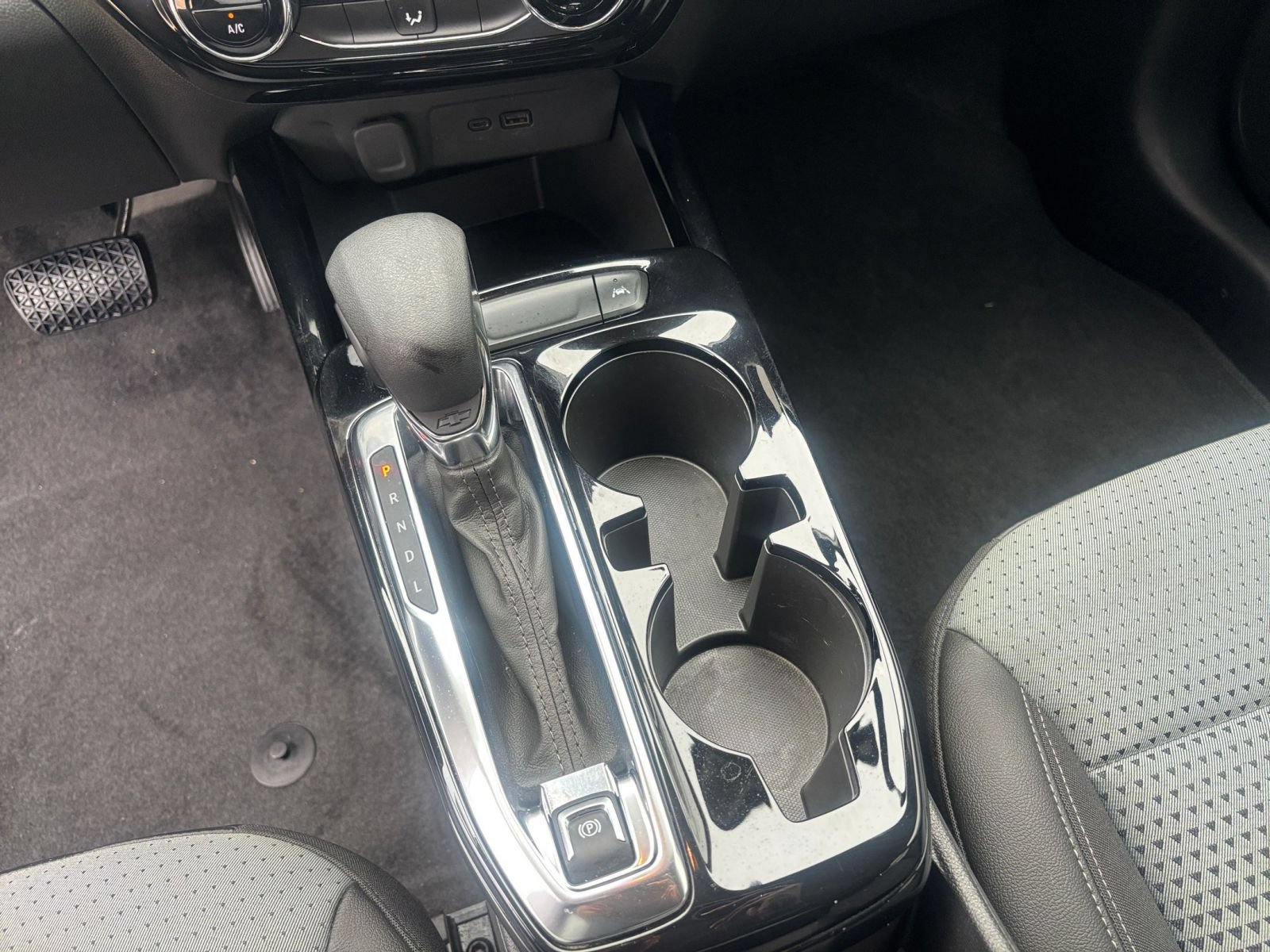 Used 2025 Chevrolet Trax LT FWD image 41
