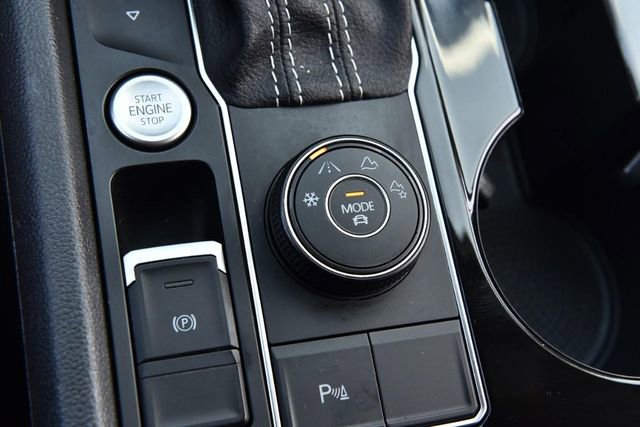 Used 2022 Volkswagen Atlas SE w/ Black Wheel Package image 17