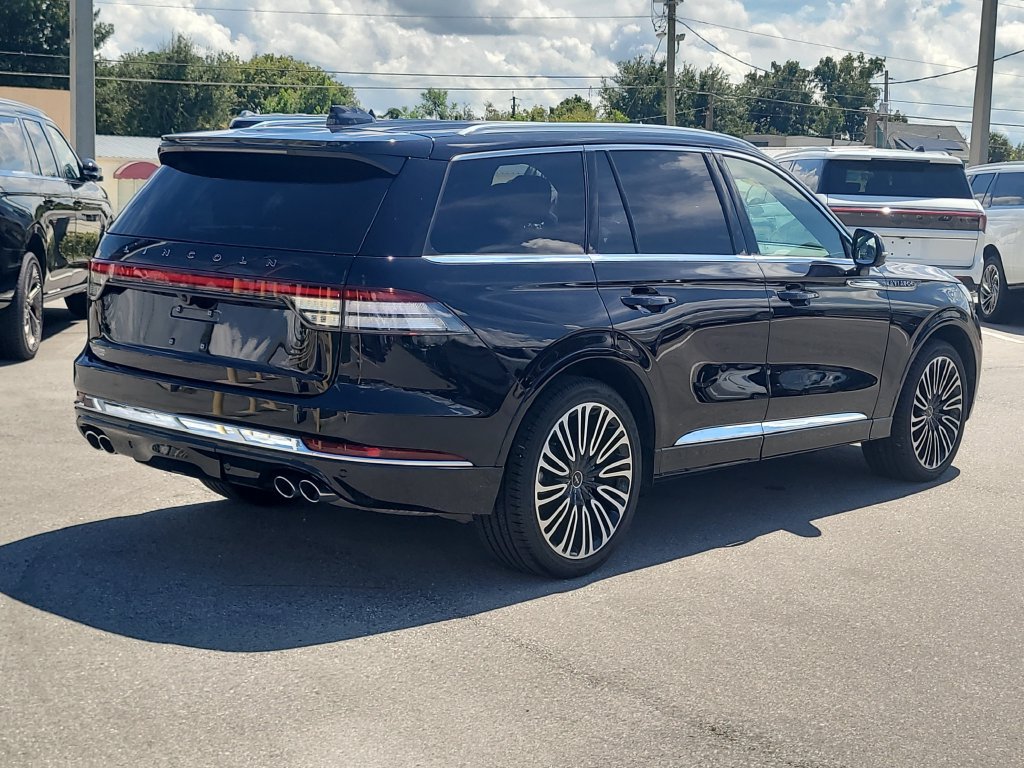 Certified 2025 Lincoln Aviator Black Label AWD/4WD image 4