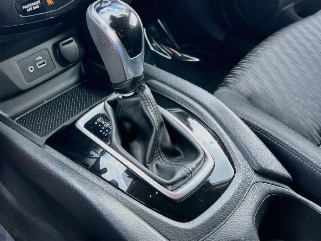 Used 2019 Nissan Rogue S w/ Special Edition Package FWD image 13