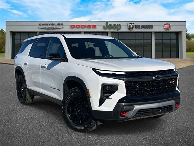 Used 2025 Chevrolet Traverse Z71 w/ Driver Confidence Package image 3