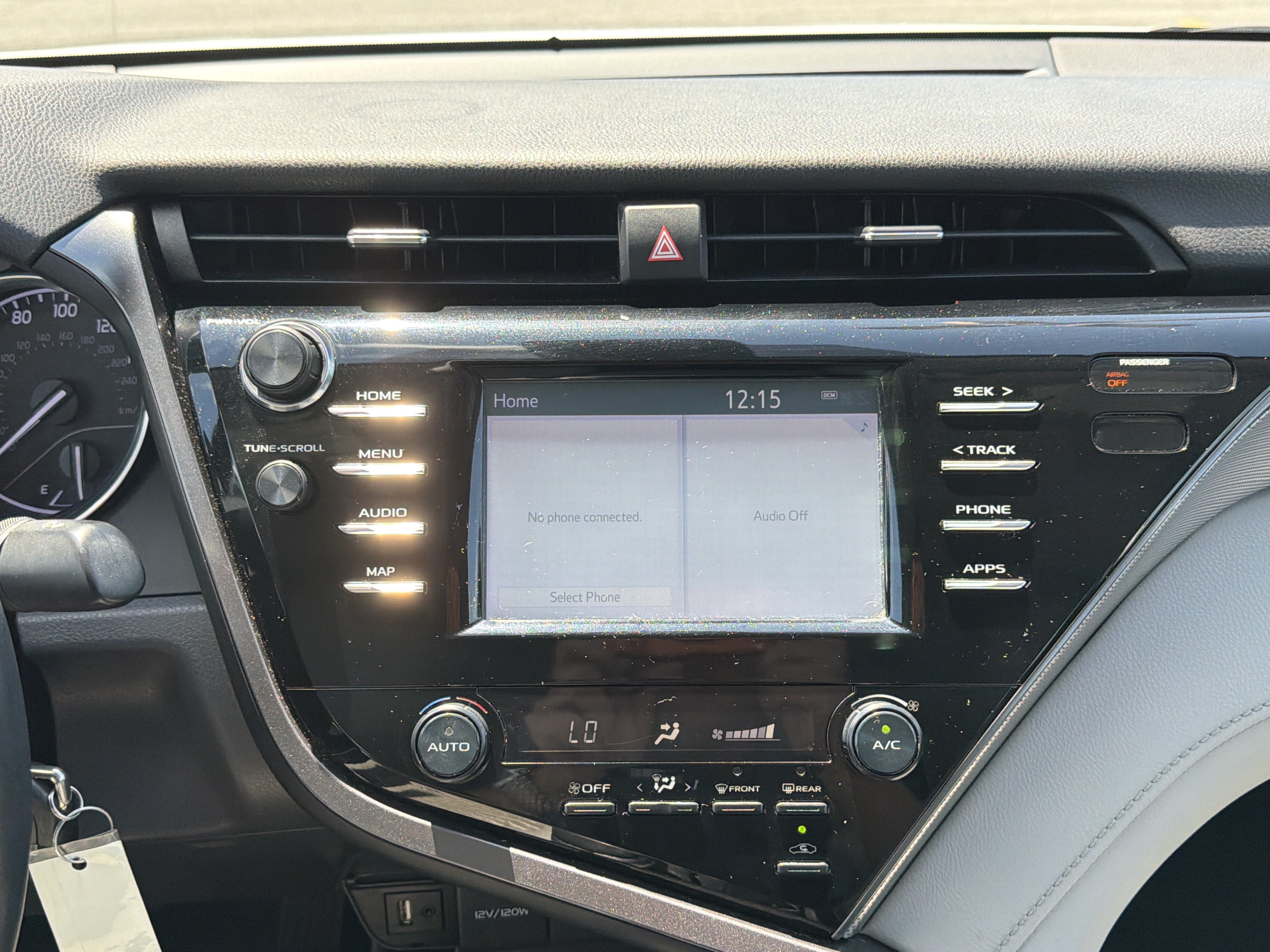 Used 2019 Toyota Camry SE FWD image 17