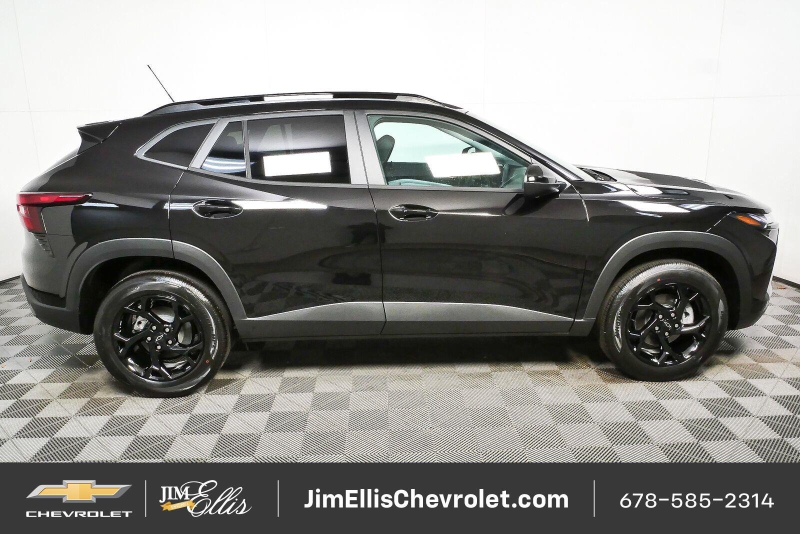 New 2026 Chevrolet Trax LT w/ Driver Confidence Package FWD image 2