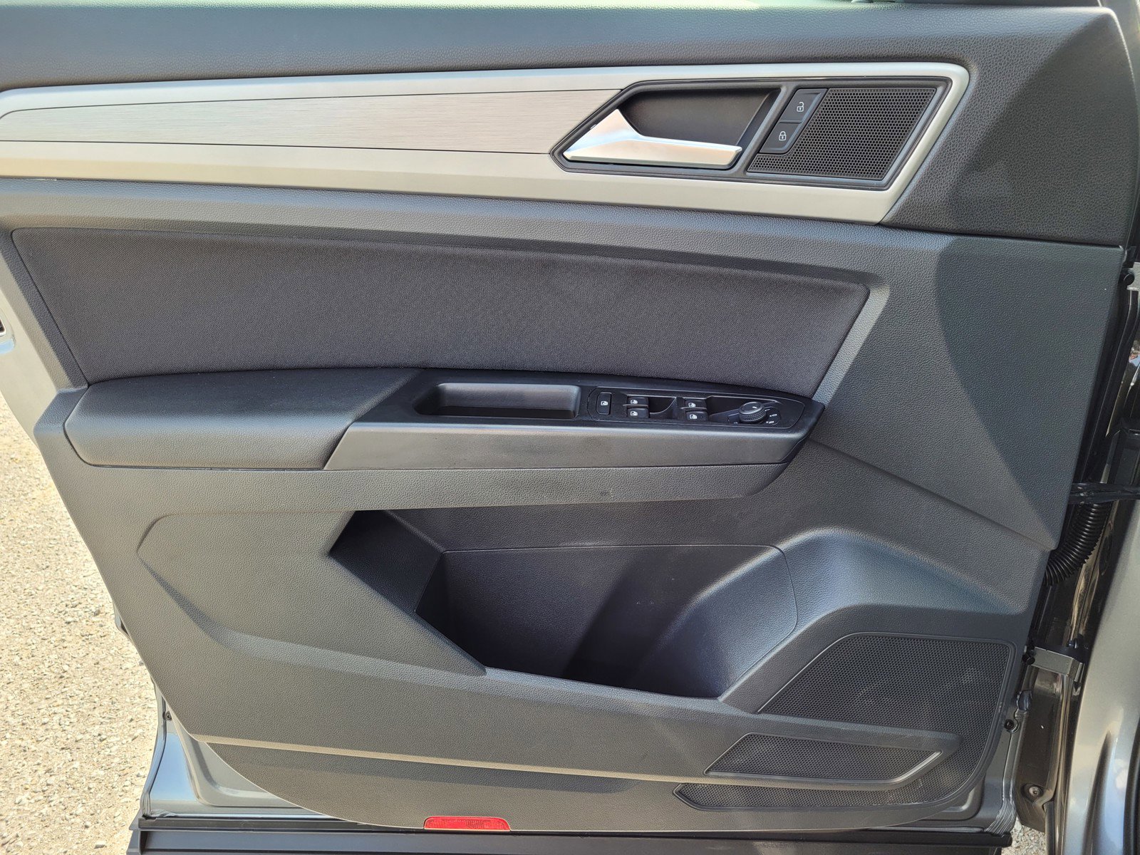 Used 2020 Volkswagen Atlas S w/ Towing Package image 11