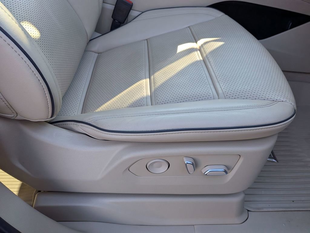 Certified 2023 Cadillac Escalade Premium Luxury w/ Performance Package image 29