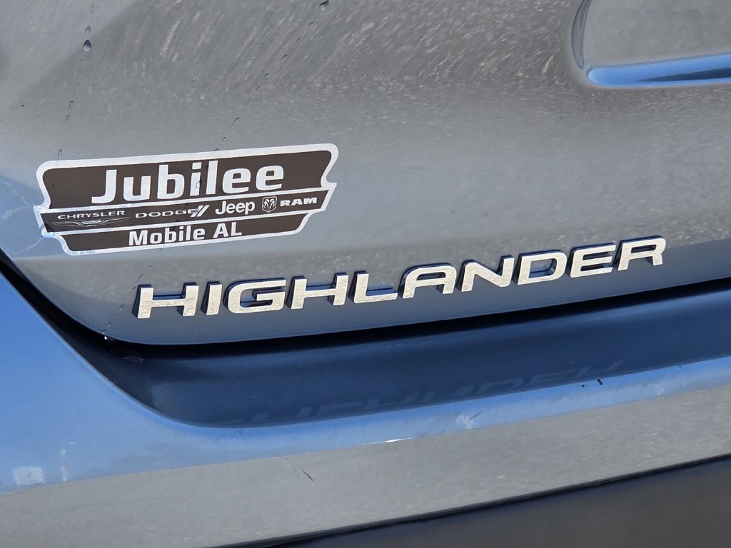 Used 2022 Toyota Highlander XLE FWD image 33