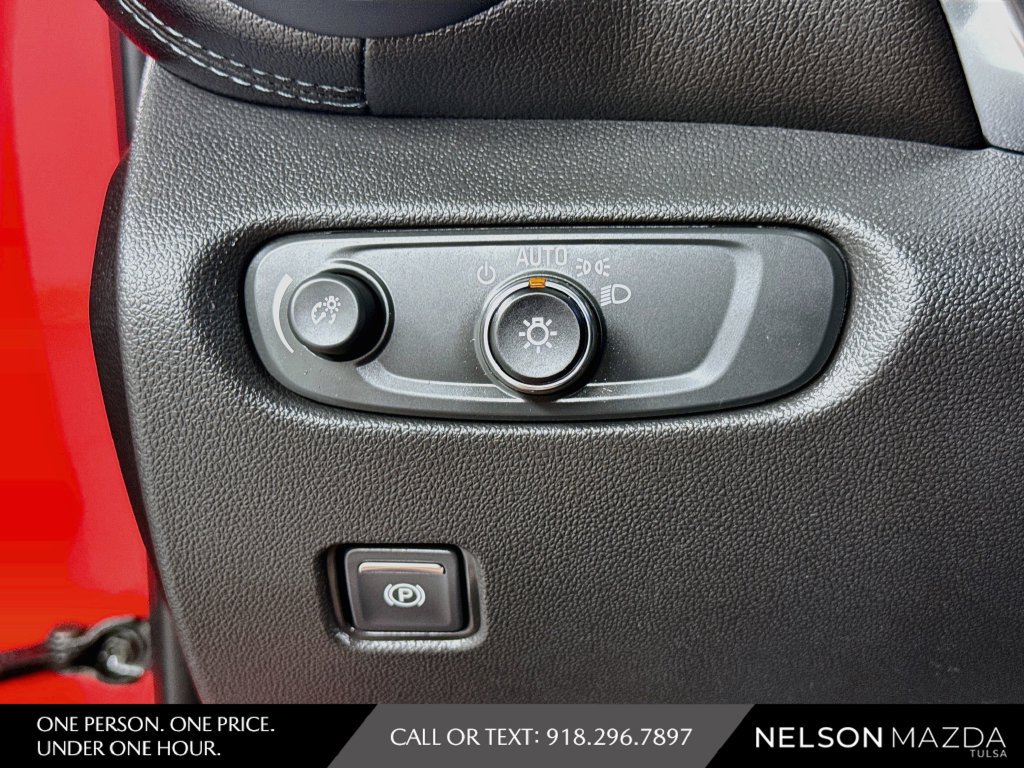 Used 2020 Chevrolet Blazer LT FWD image 28