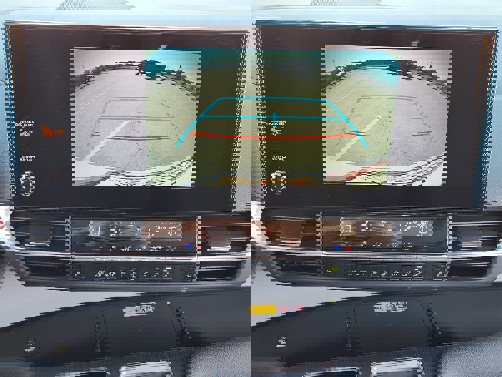 Used 2026 Toyota Sienna XLE image 23