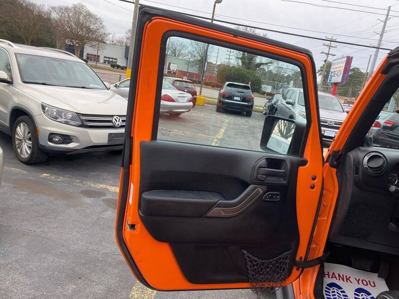 Used 2013 Jeep Wrangler Unlimited Sahara AWD/4WD image 9