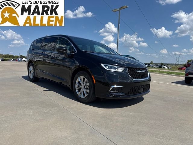 Used 2026 Chrysler Pacifica Limited FWD image 1