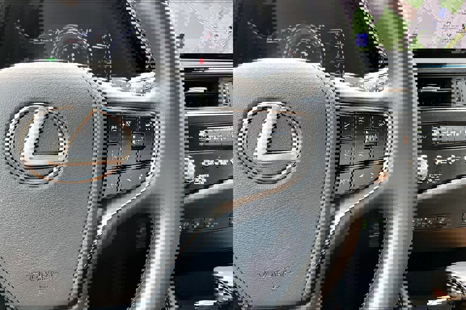 Certified 2025 Lexus ES 300h w/ Premium Package image 25