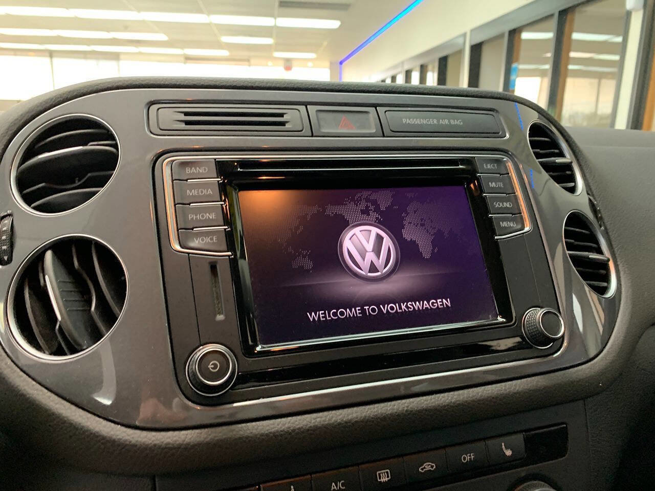 Used 2017 Volkswagen Tiguan S AWD/4WD image 17