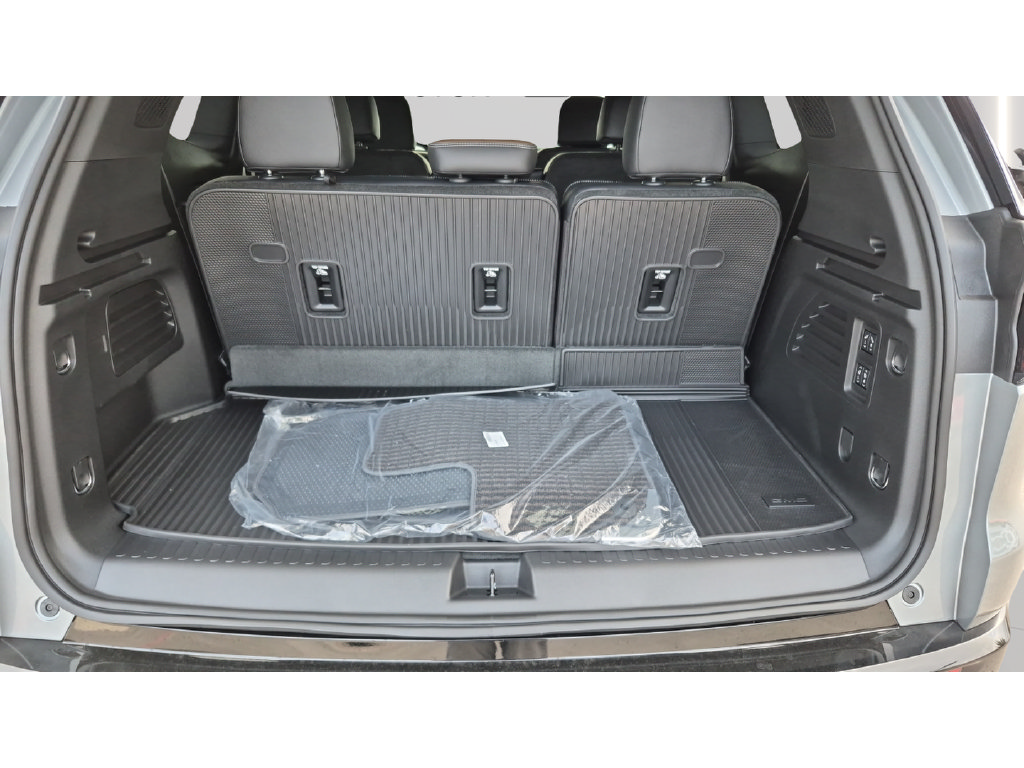 New 2027 GMC Acadia Denali Ultimate w/ LPO, Floor Liner Package AWD/4WD image 21