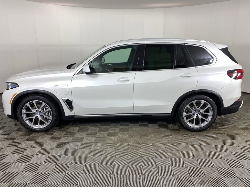 New 2026 BMW X5 xDrive50e image 4