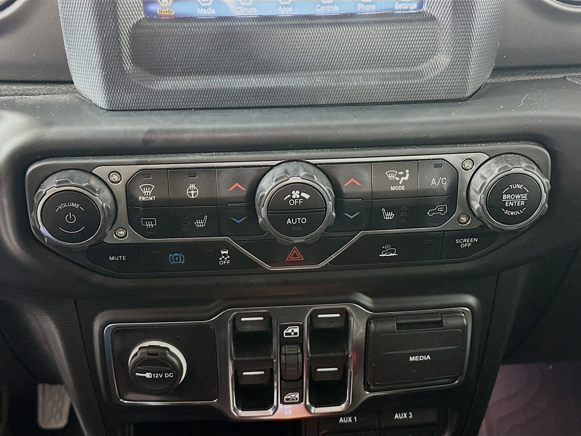 Used 2023 Jeep Wrangler Unlimited w/ Cold Weather Group AWD/4WD image 22