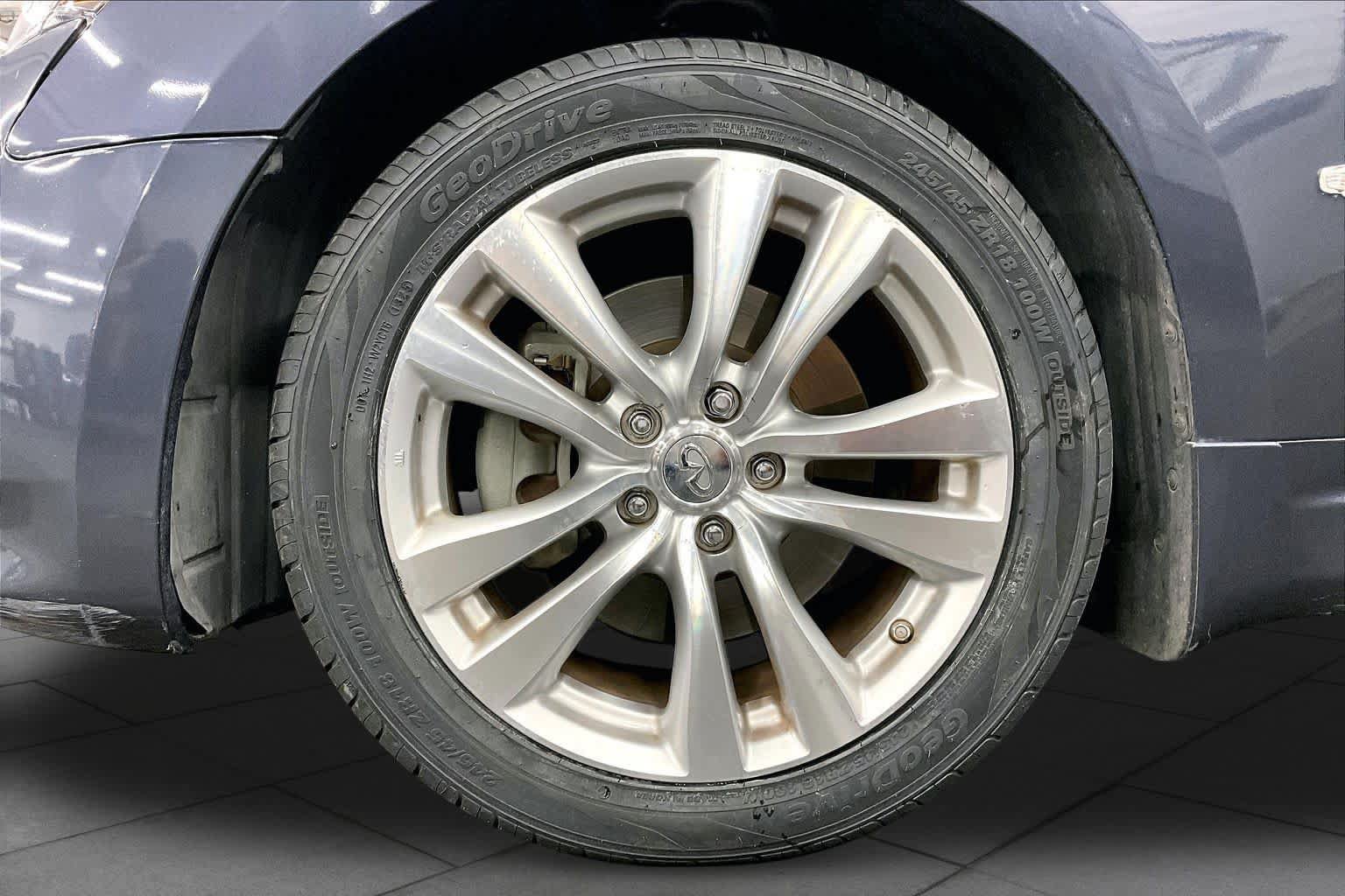 Used 2010 INFINITI M35 w/ Technology Pkg RWD image 10
