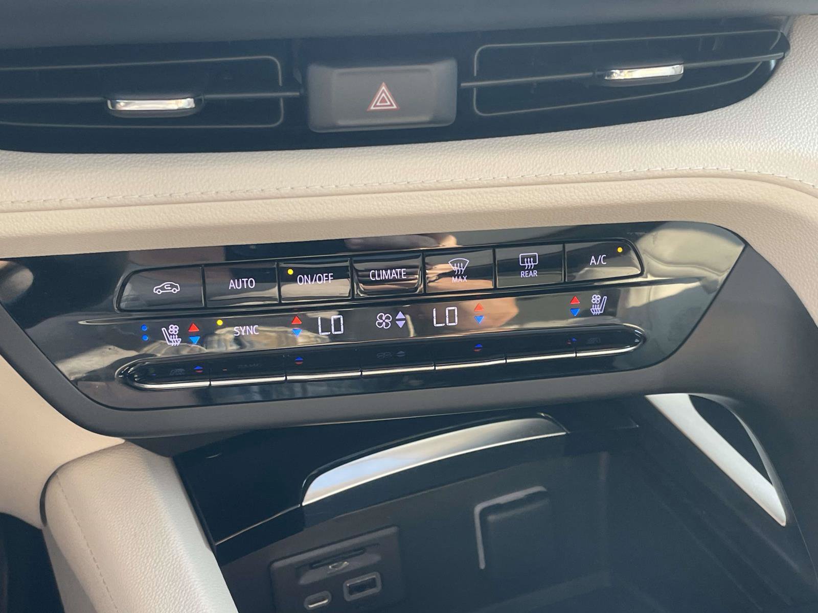 Certified 2021 Buick Envision Avenir w/ Technology Package II AWD/4WD image 23