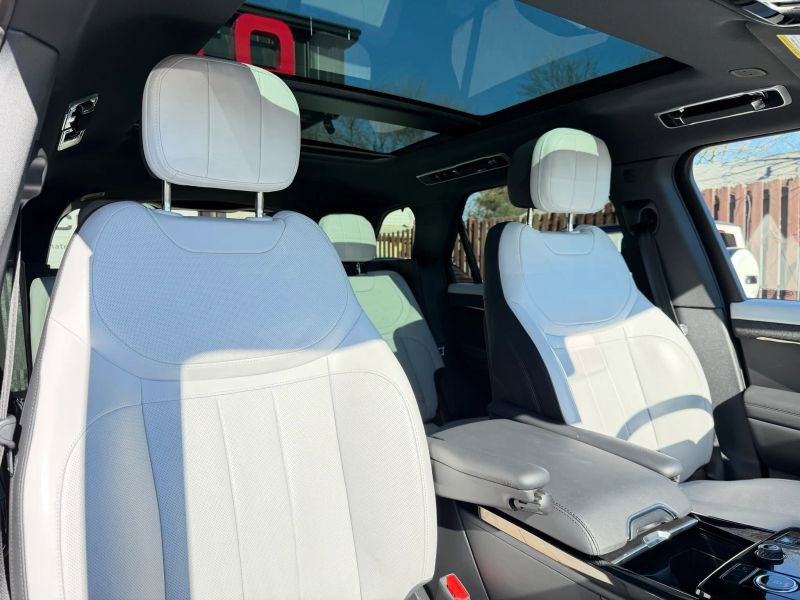 Used 2023 Land Rover Range Rover Sport SE Dynamic image 31