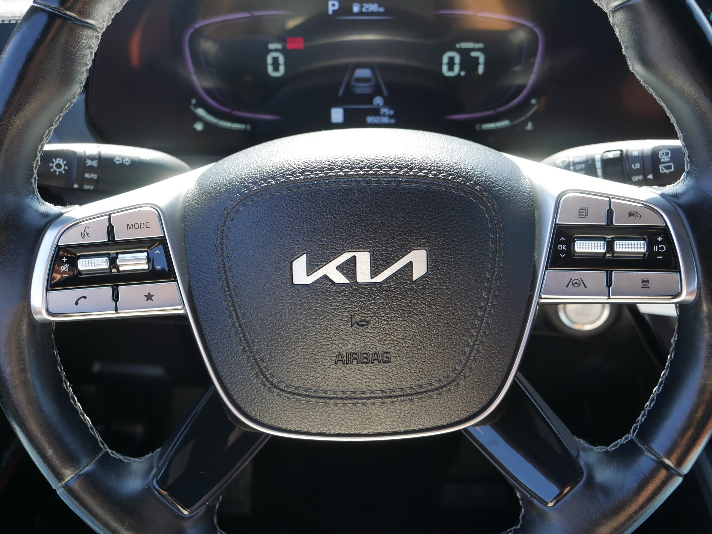 Used 2023 Kia Telluride EX w/ EX Captain's Chair Package image 25