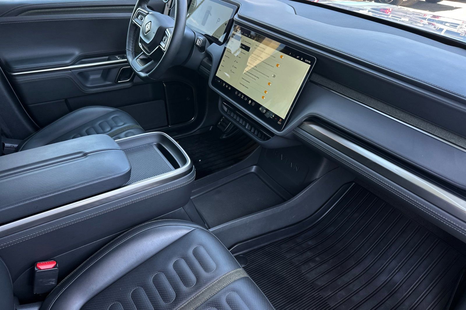 Used 2024 Rivian R1S Adventure image 16