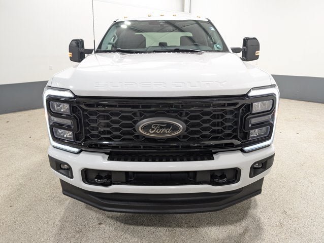 Used 2025 Ford F250 Lariat w/ Black Appearance Package AWD/4WD image 8
