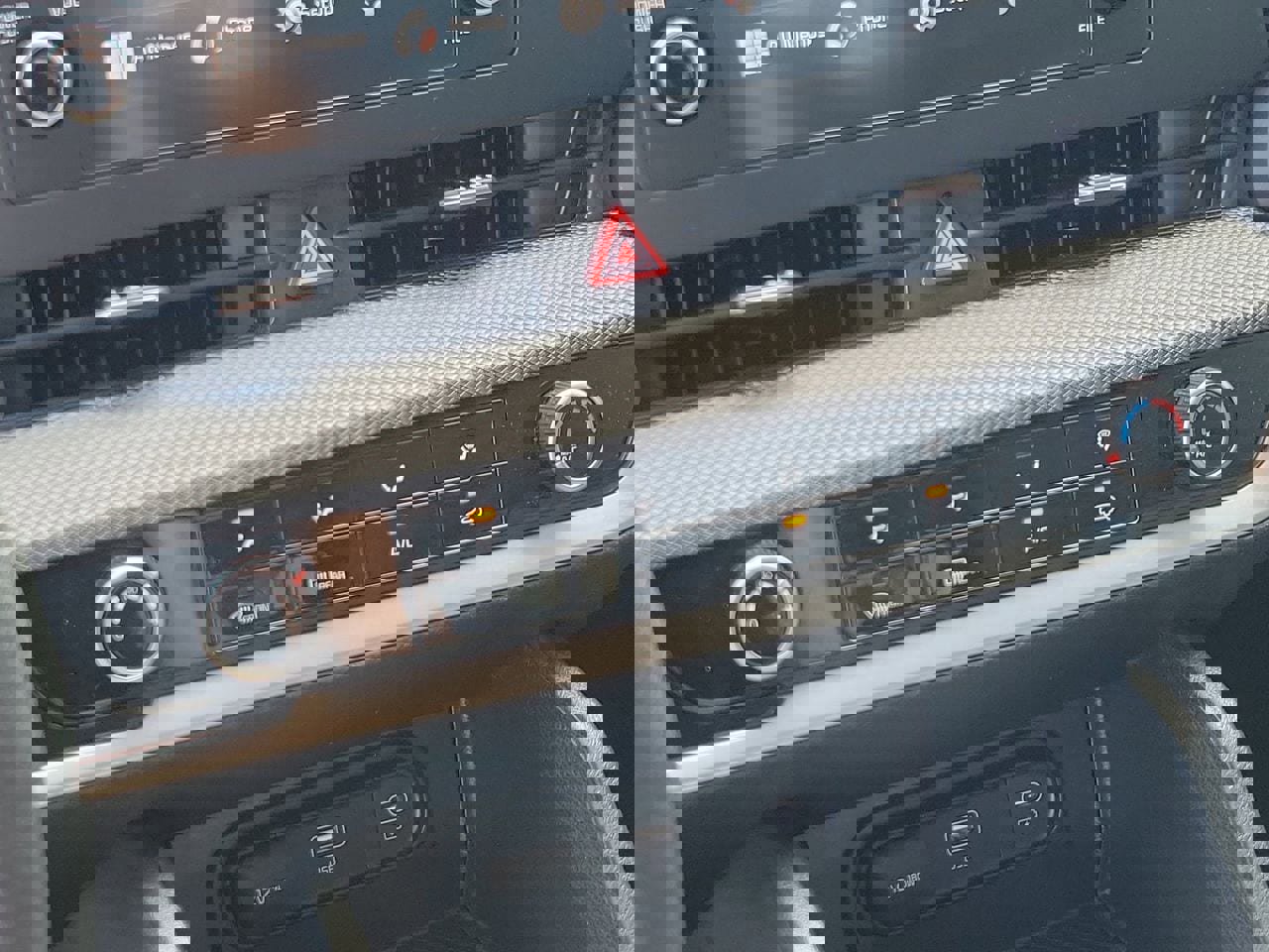 Used 2025 Kia Sportage LX image 25