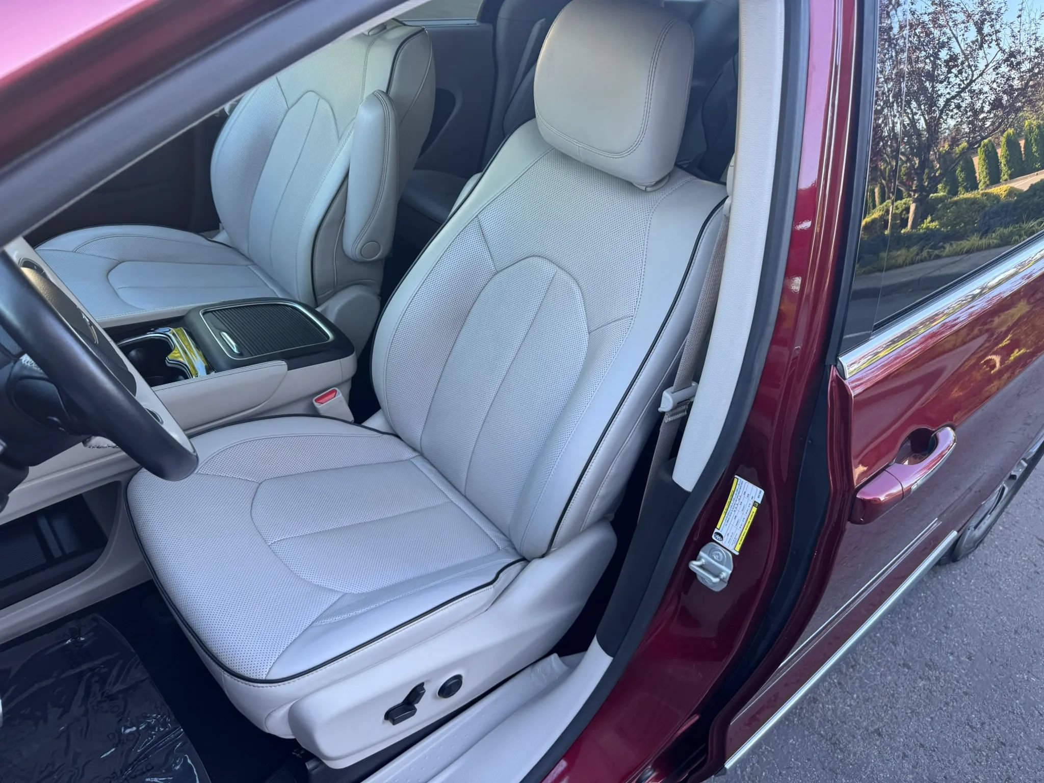 Used 2021 Chrysler Pacifica Limited w/ Premium & Safety Sphere Group FWD image 25