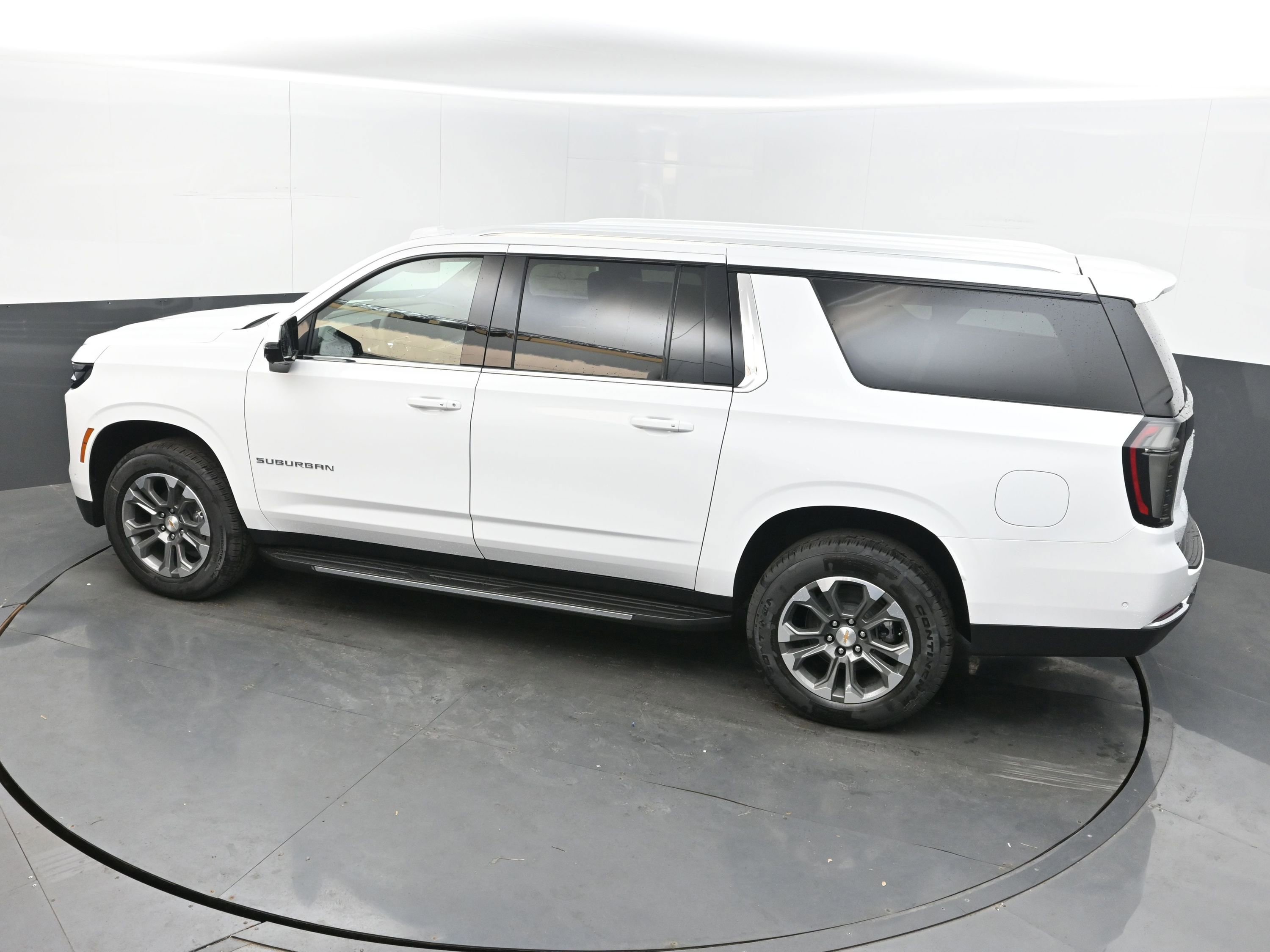 New 2026 Chevrolet Suburban LT w/ Comfort Package image 32