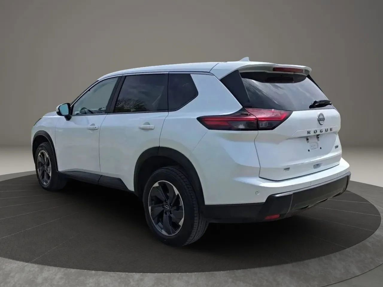 Used 2024 Nissan Rogue SV FWD image 5
