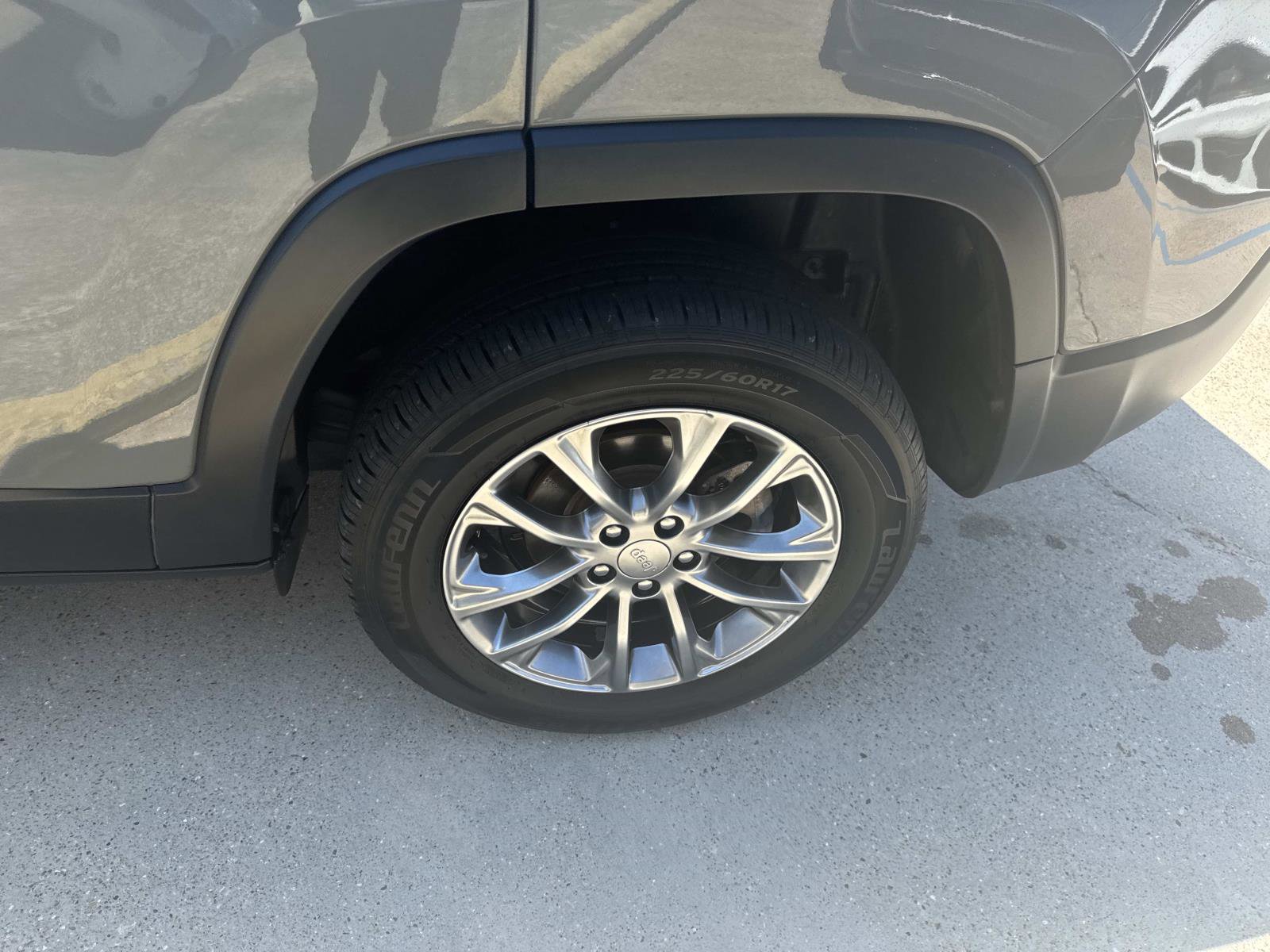 Certified 2020 Jeep Cherokee Latitude Plus image 4