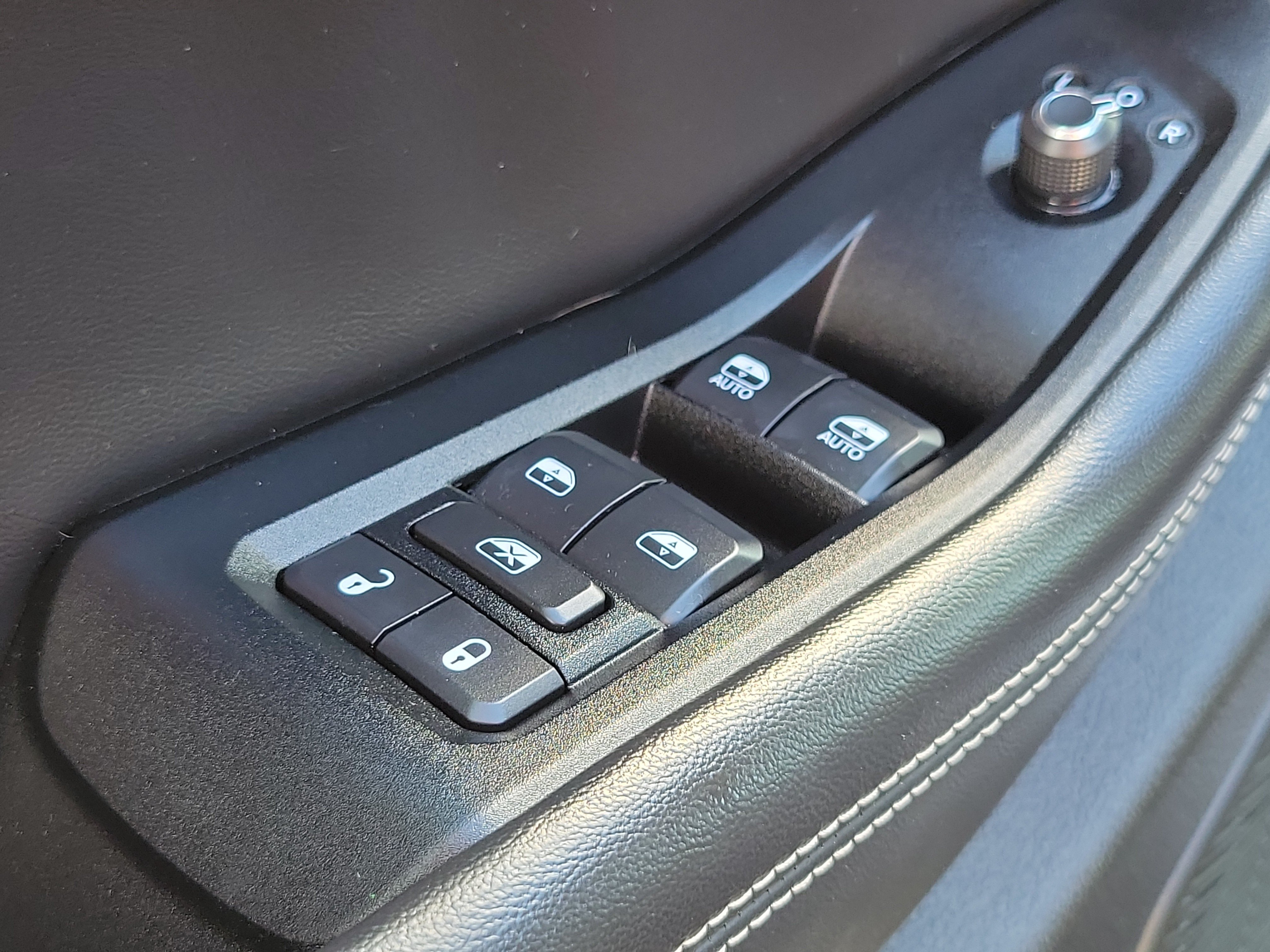 Used 2024 Jeep Grand Cherokee Limited w/ Black Appearance Package RWD image 16