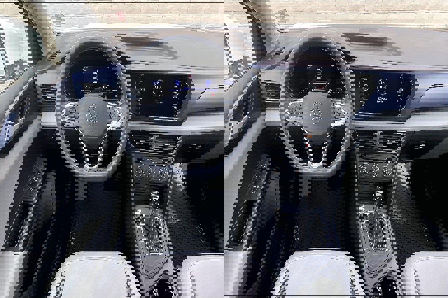 Certified 2022 Volkswagen Taos SE image 4