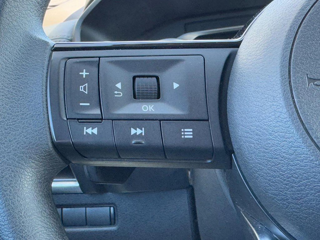 Used 2023 Nissan Rogue SV image 16