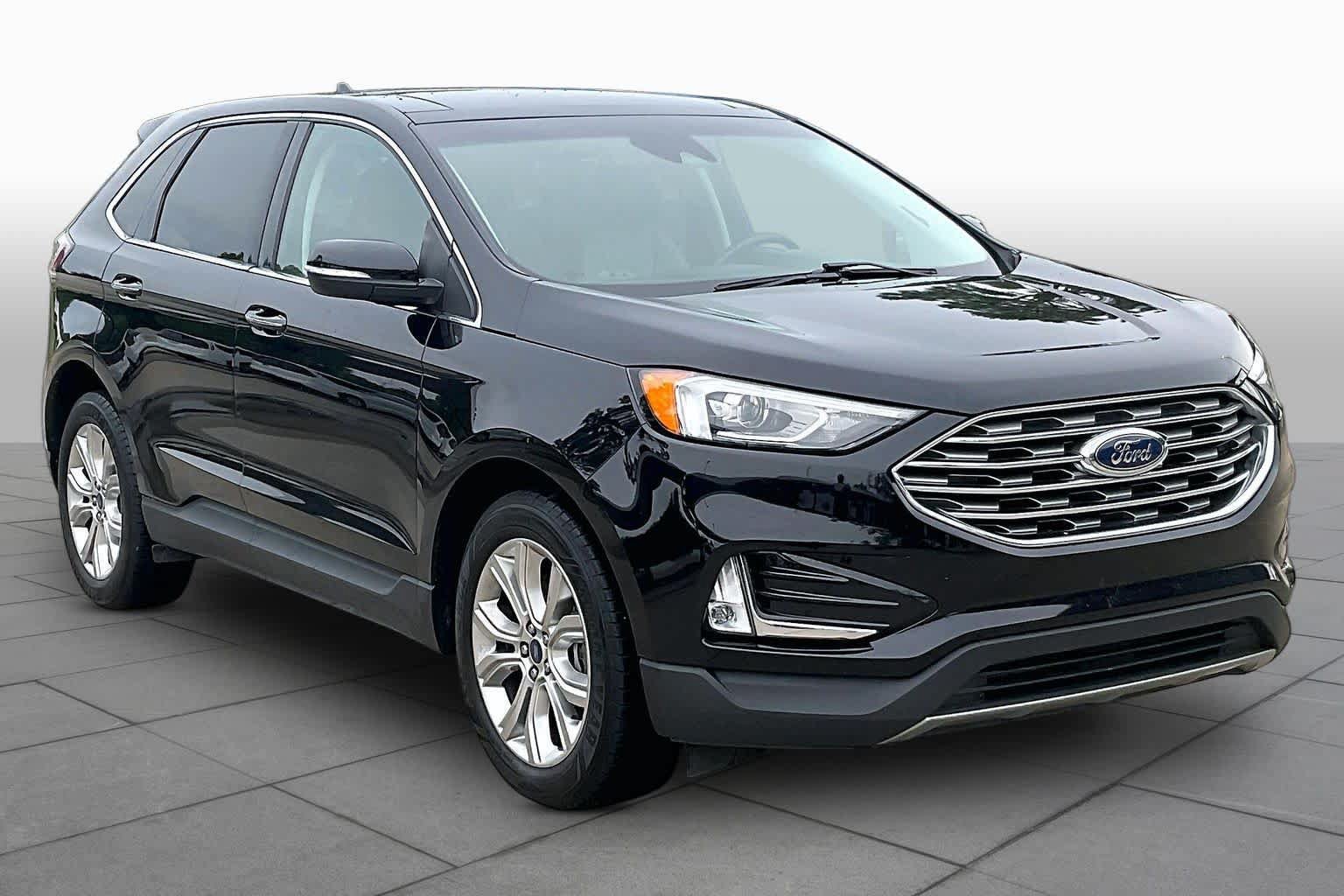 Used 2019 Ford Edge Titanium w/ Cold Weather Package AWD/4WD image 3
