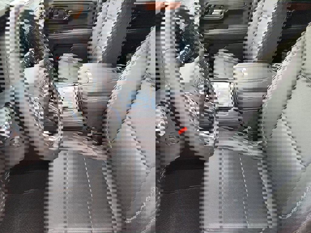 Used 2022 GMC Sierra 1500 AT4 w/ AT4 Preferred Package image 9