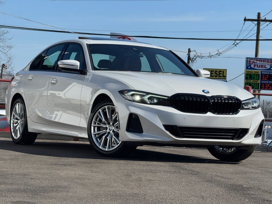 Used 2023 BMW 330i xDrive Sedan w/ Premium Package AWD/4WD image 3