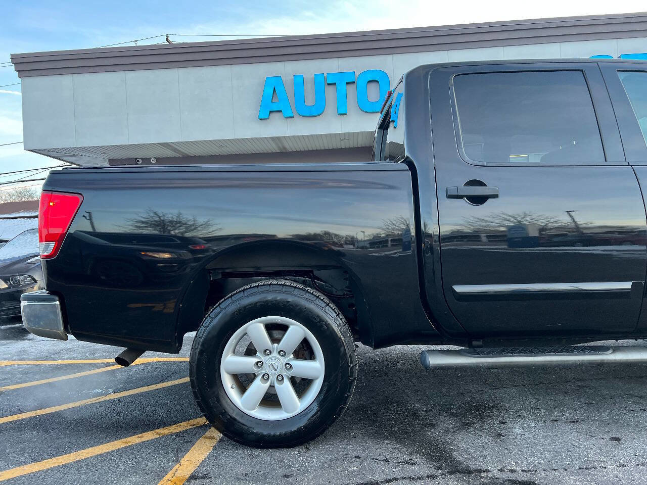 Used 2014 Nissan Titan SV w/ SV Value Truck Package image 38
