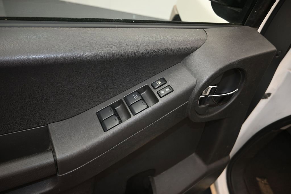 Used 2015 Nissan Xterra PRO-4X w/ Pro-4x Leather Package AWD/4WD image 11