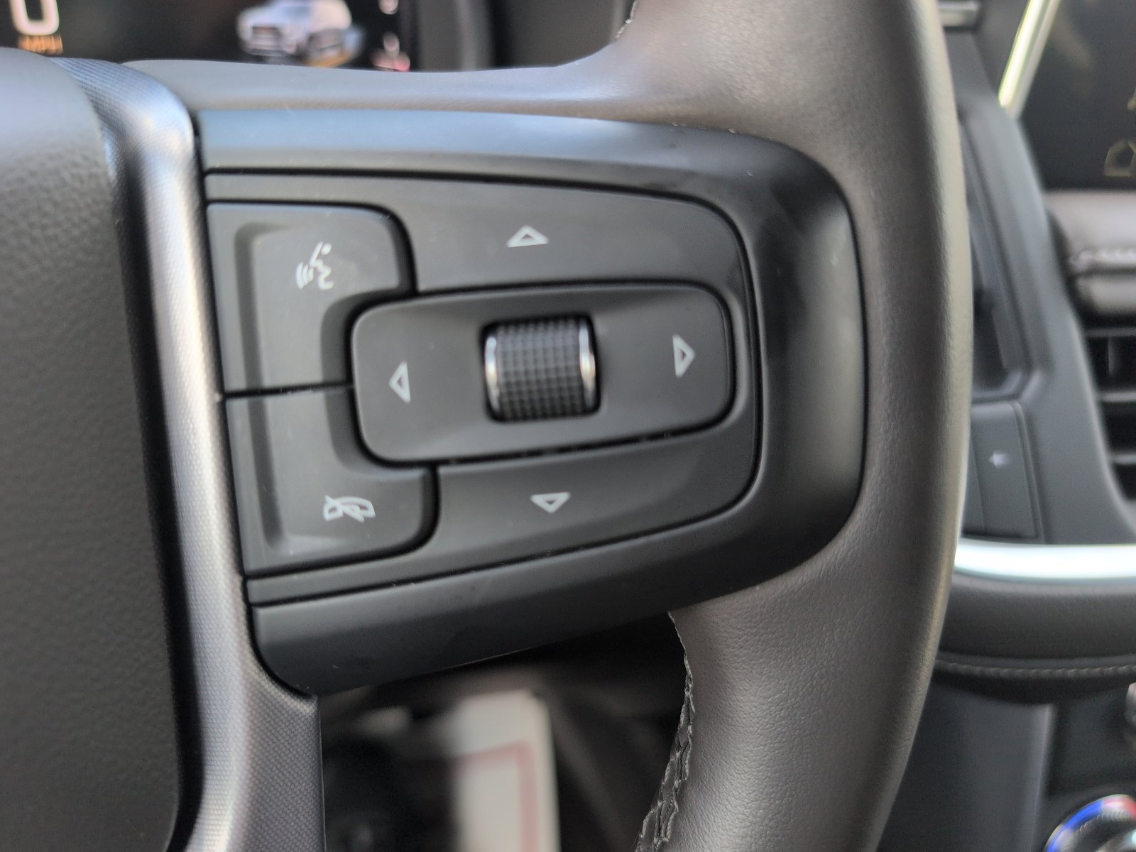 Used 2023 GMC Yukon XL SLT w/ SLT Luxury Package image 27