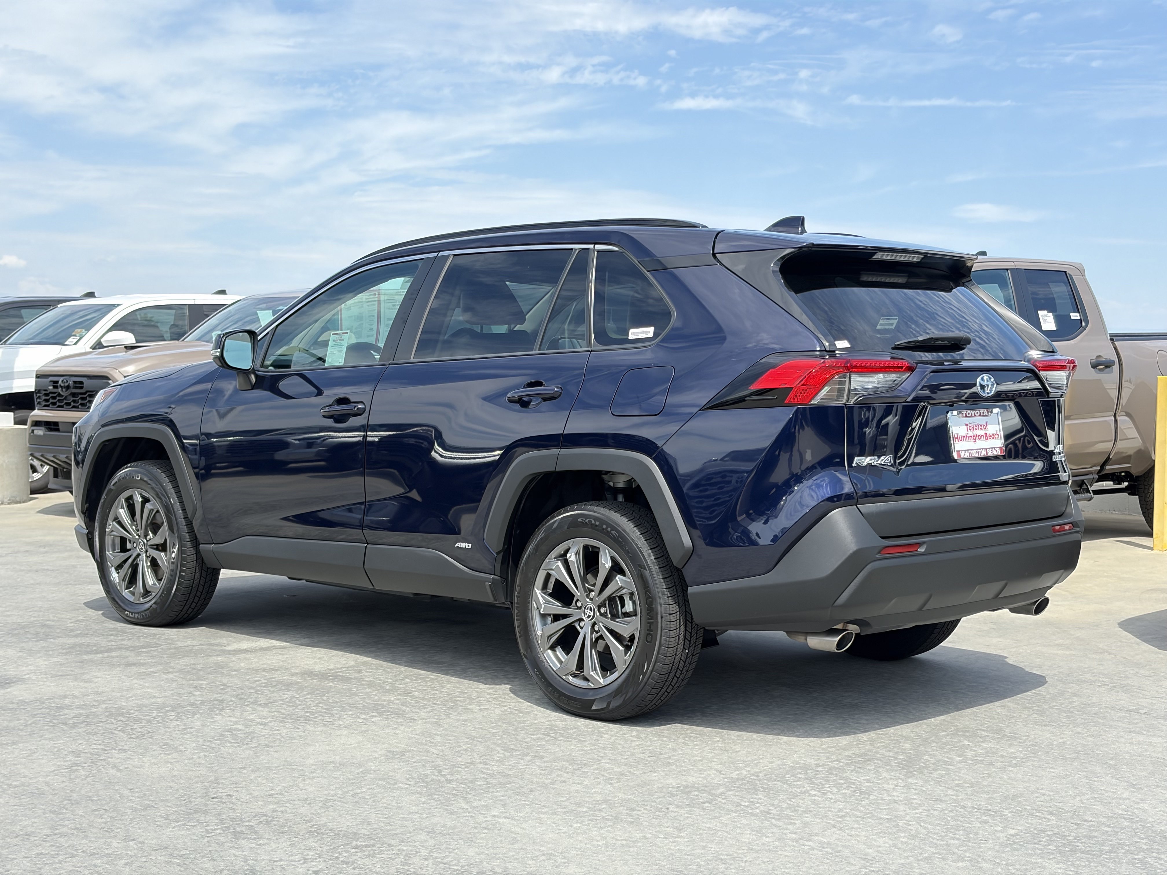 Certified 2022 Toyota RAV4 XLE Premium AWD/4WD image 5