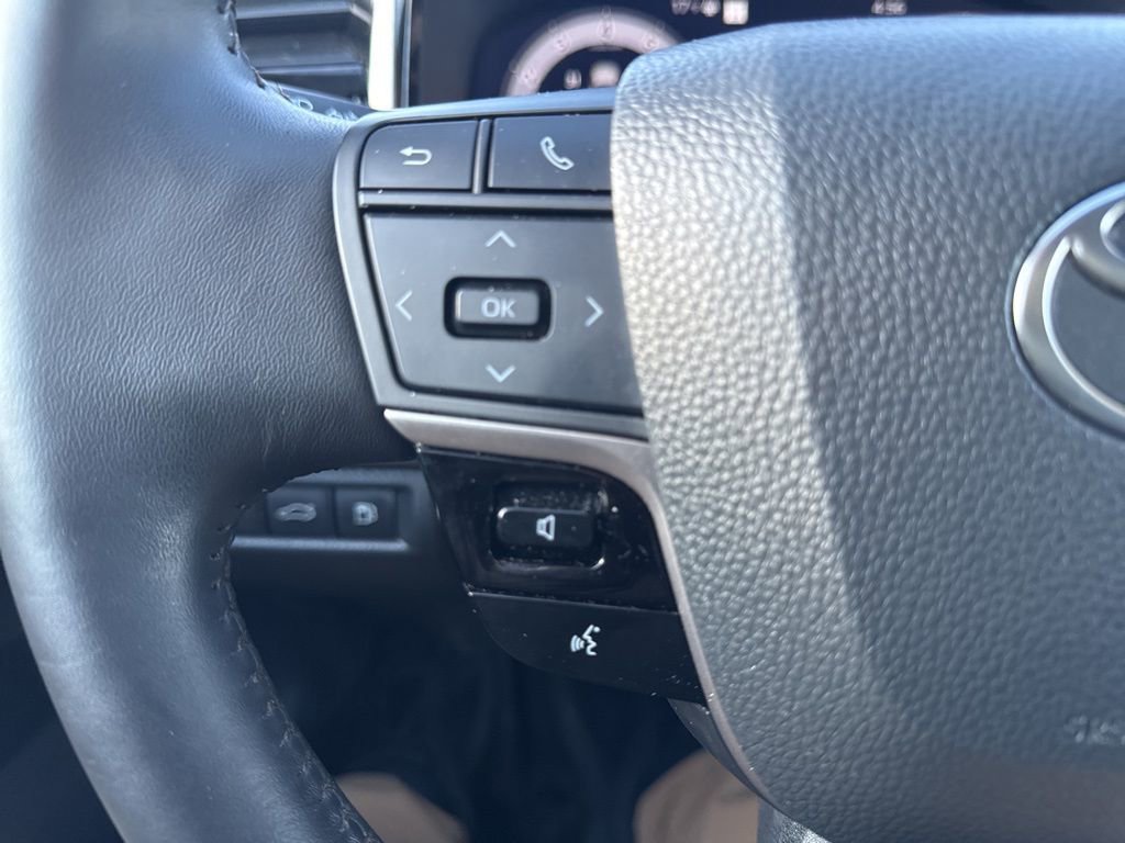 Used 2025 Toyota Camry XLE image 21