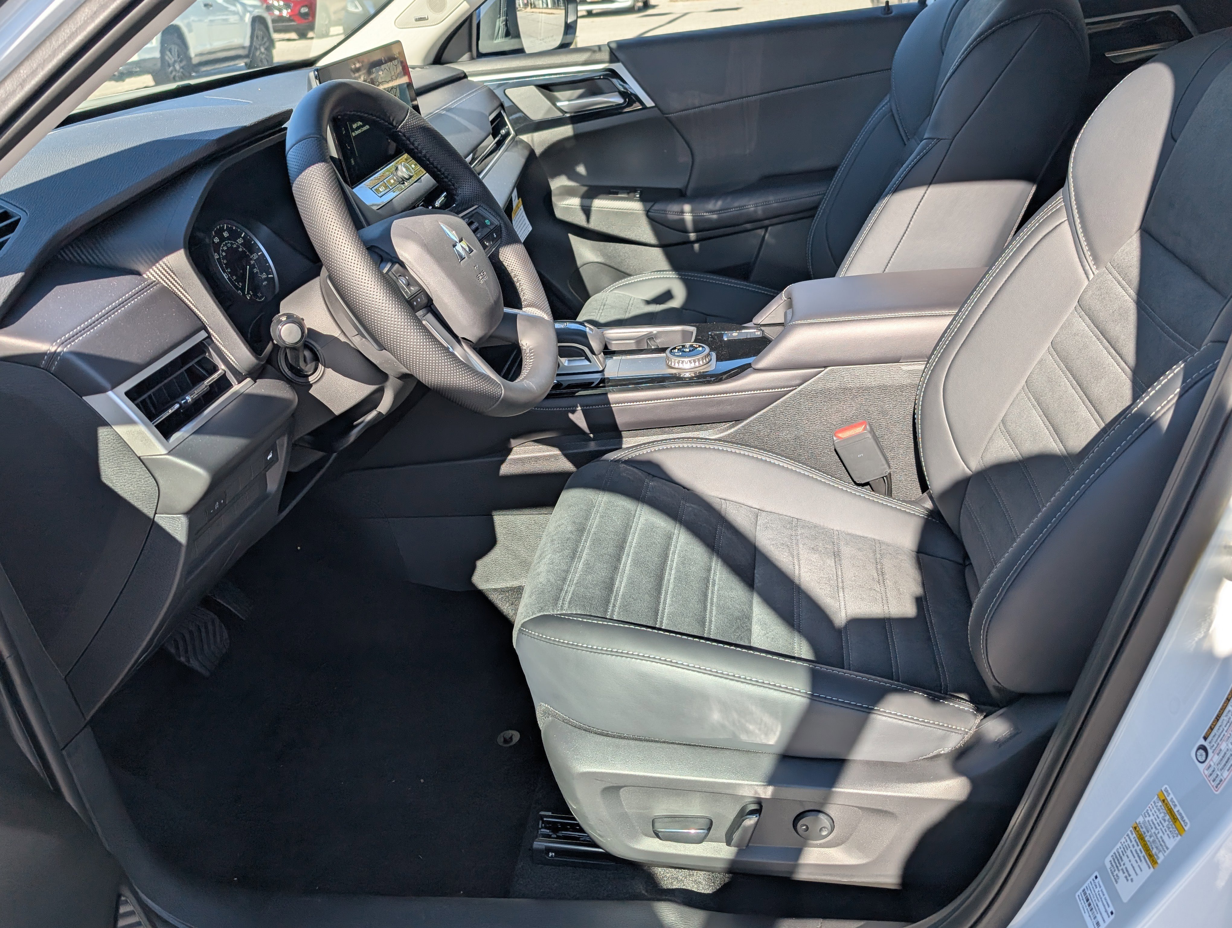 New 2025 Mitsubishi Outlander Trail Edition image 16