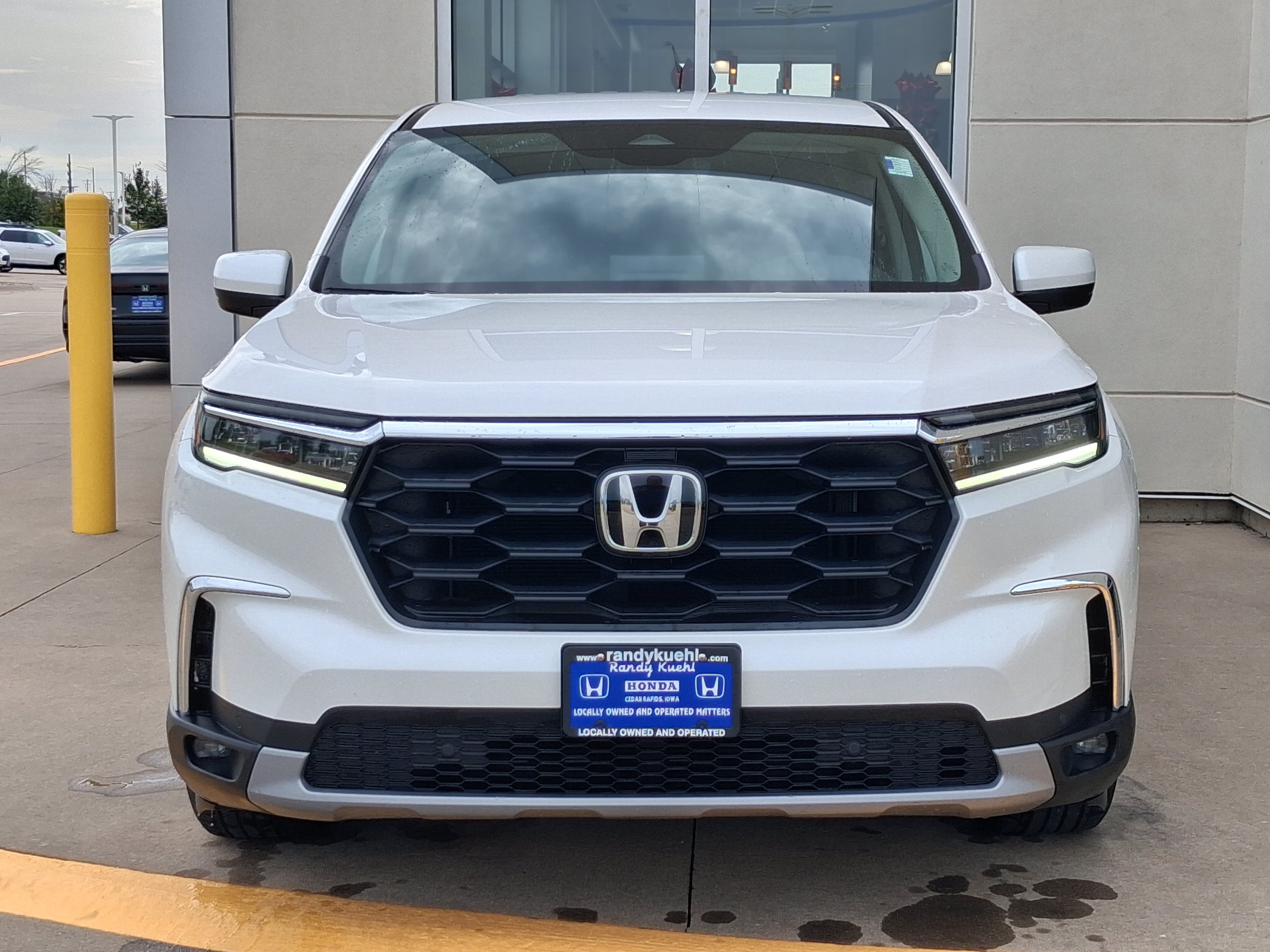 Used 2025 Honda Pilot EX-L image 3